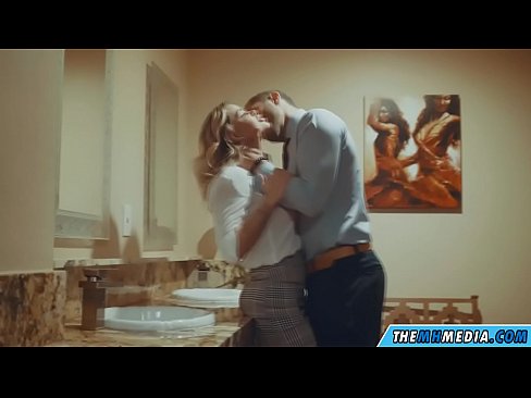 ❤️ Büyük memeli bir sarışın seni umumi tuvalette baştan çıkardığında ❤ Sürtükler bizde